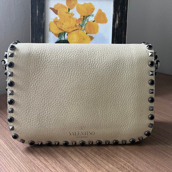 Valentino Garavani Rockstud grainy calfskin crossbody bag Light Ivory - Picture 5 of 14